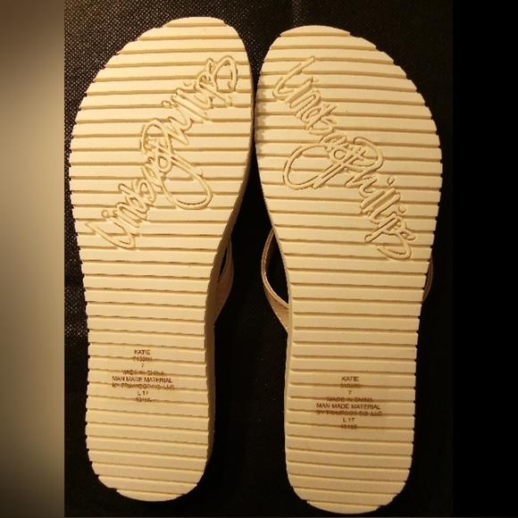 Lindsay Phillips -Multi Pinks & Grays Colored  Sandals W/Gold Bow, Katie #510200 - Picture 3 of 11